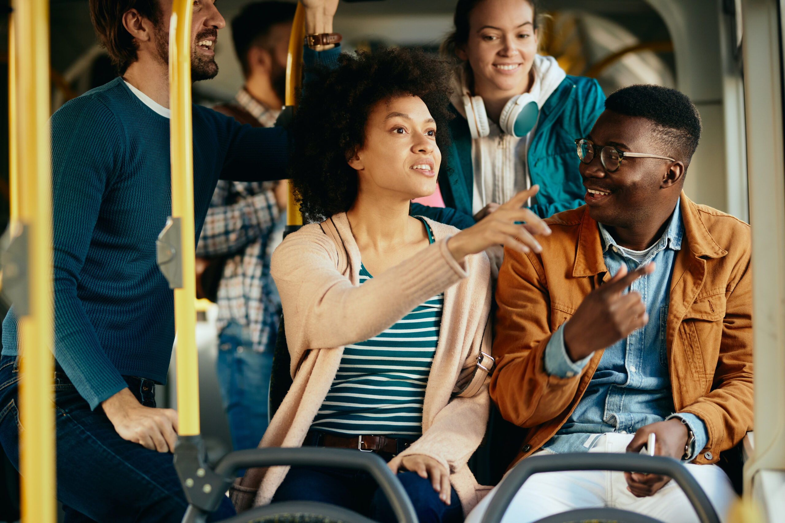 étudiant prenant les transport en commun